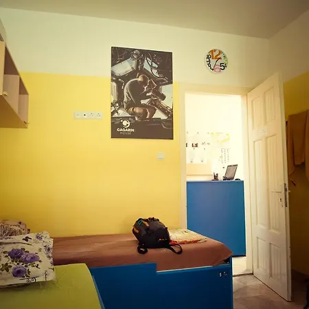 بيت شباب Gagarin House